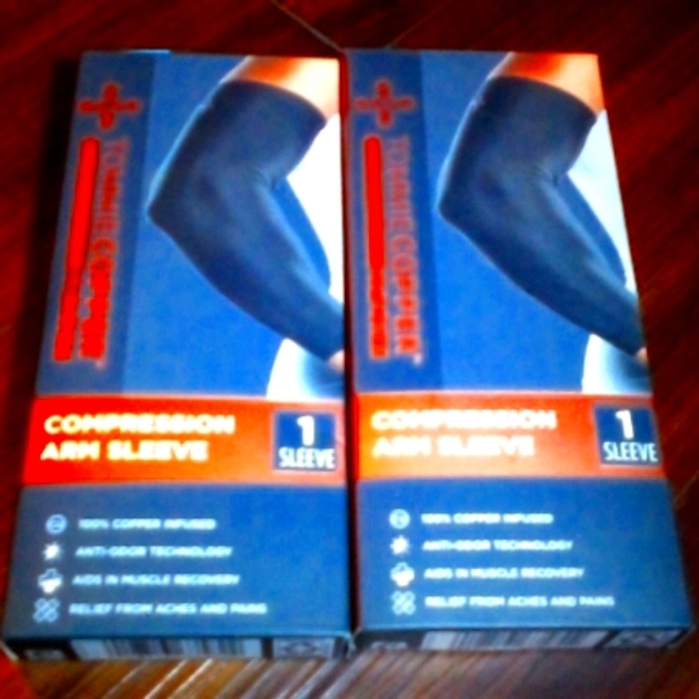 Tommie copper compression arm sleeve one piece size . 100% size small and medium